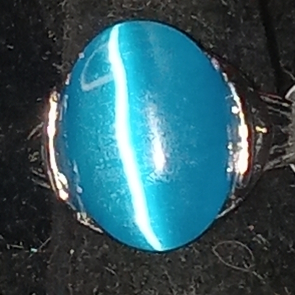 BLOWOUT Ladies Blue Cat's-eye Stone Ring SZ 7 - Picture 2 of 5